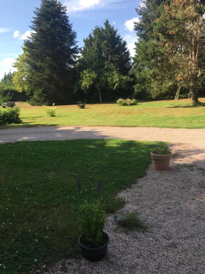 Bed and Breakfast Au Charme Des Pommiers Thiberville Exterior foto